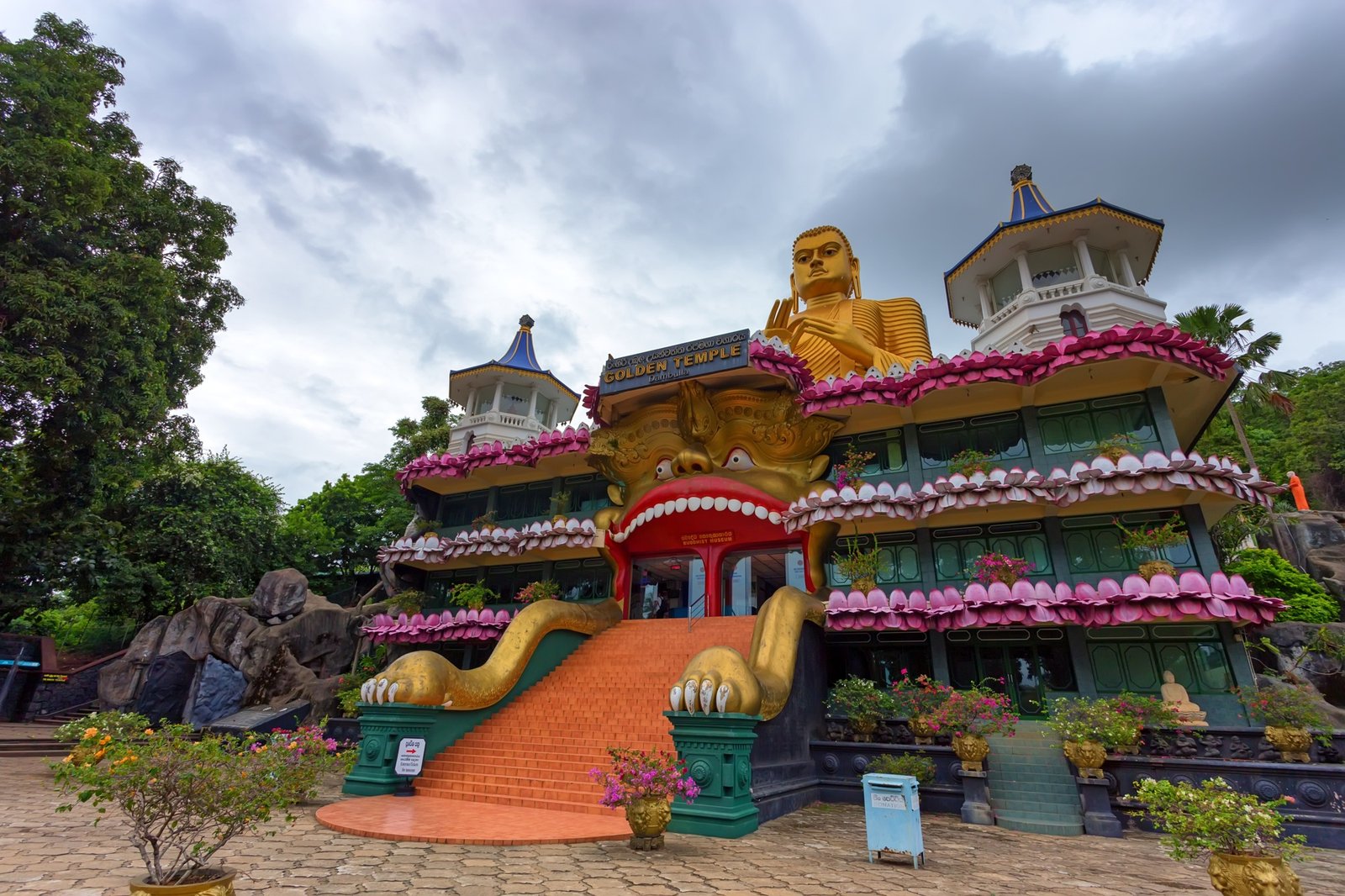 Beautiful golden temple in Dambulla