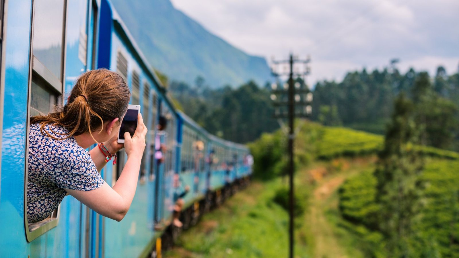 ella-train-ride-sri-lanka
