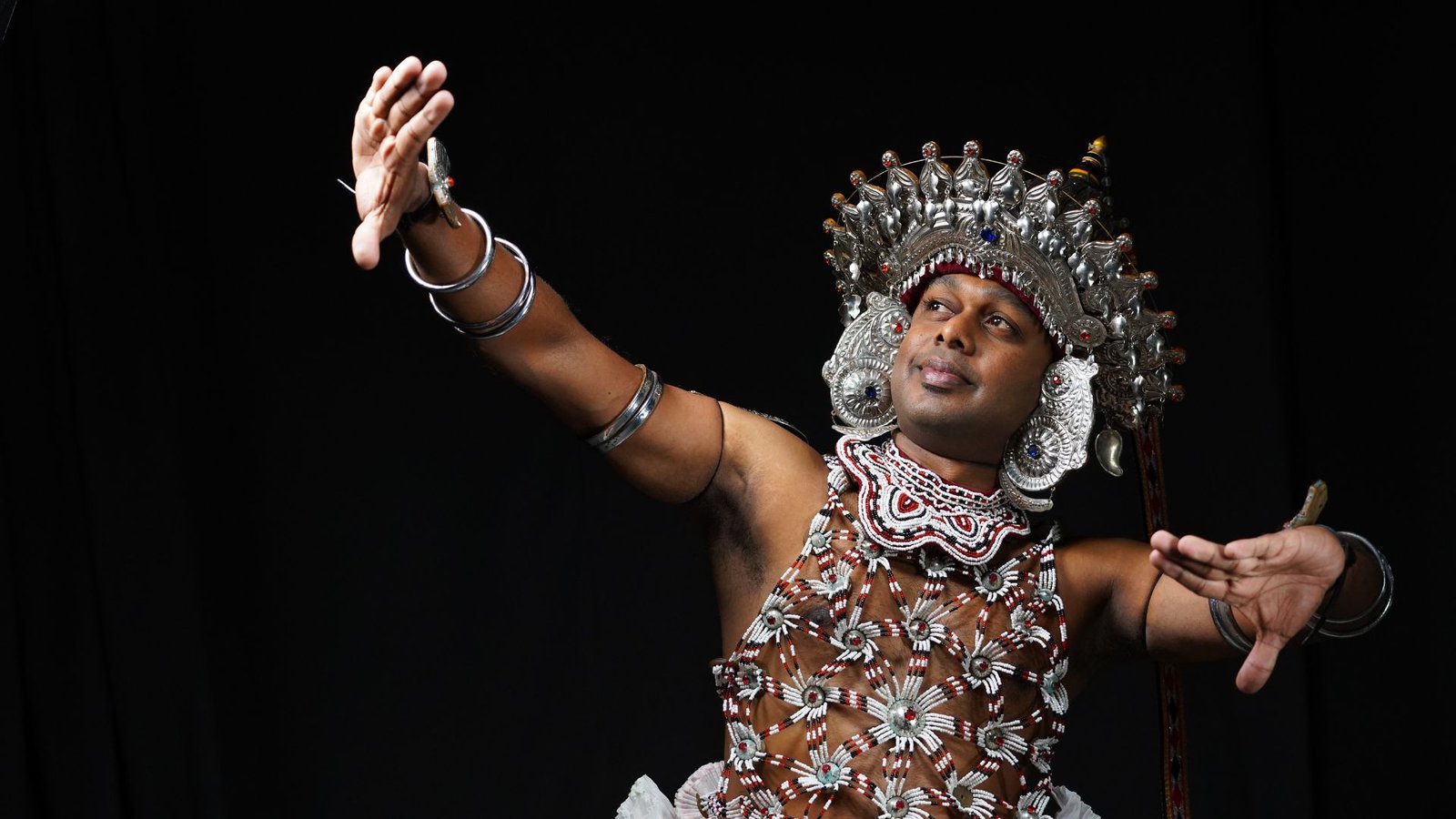 kandyan-dancer-sri-lanka